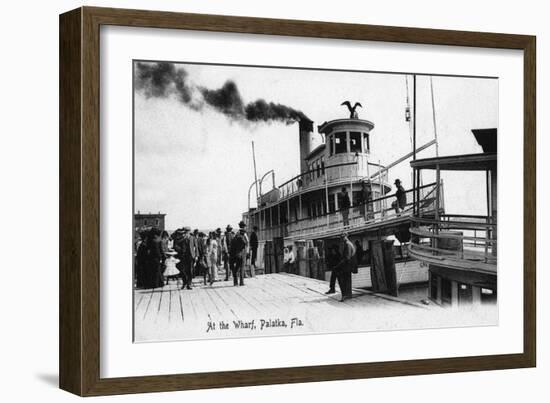 Palatka, Florida - Departing from a Ship at the Wharf-Lantern Press-Framed Art Print