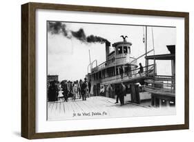Palatka, Florida - Departing from a Ship at the Wharf-Lantern Press-Framed Art Print