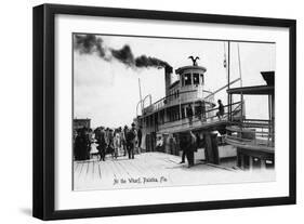 Palatka, Florida - Departing from a Ship at the Wharf-Lantern Press-Framed Art Print