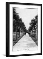 Palm Beach, Florida - Walking Down Ocean Avenue-Lantern Press-Framed Art Print
