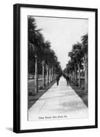 Palm Beach, Florida - Walking Down Ocean Avenue-Lantern Press-Framed Art Print