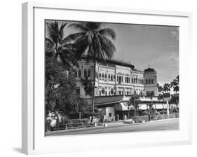 Palm Trees Surrounding the Raffles Hotel-Carl Mydans-Framed Photographic Print