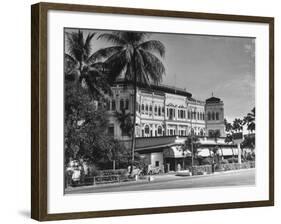 Palm Trees Surrounding the Raffles Hotel-Carl Mydans-Framed Photographic Print