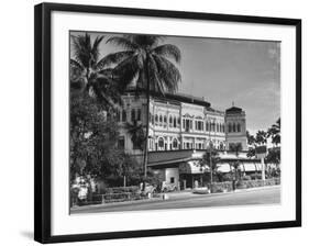 Palm Trees Surrounding the Raffles Hotel-Carl Mydans-Framed Photographic Print