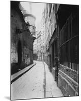 Paris, 1921 - Rue de l'Hotel de Ville-Eugene Atget-Mounted Art Print