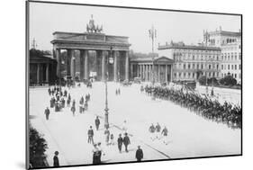 Pariser Platz and Brandenburger Thor (Paris Place and Brandenburg Gate)-null-Mounted Art Print