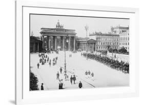 Pariser Platz and Brandenburger Thor (Paris Place and Brandenburg Gate)-null-Framed Premium Giclee Print