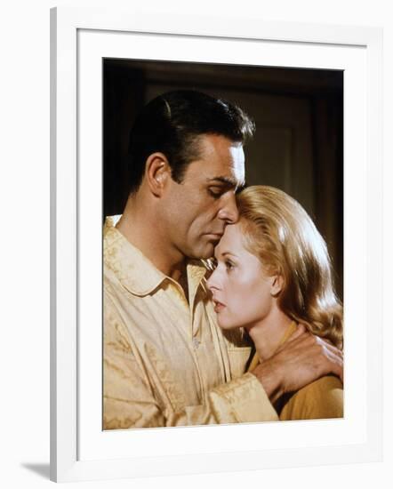 Pas by printemps pour Marnie MARNIE by AlfredHitchcock with Sean Connery and Tippi Hedren en, 1964 -null-Framed Photo