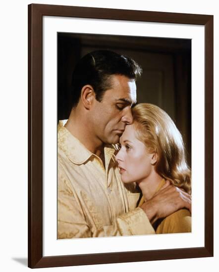 Pas by printemps pour Marnie MARNIE by AlfredHitchcock with Sean Connery and Tippi Hedren en, 1964 -null-Framed Photo