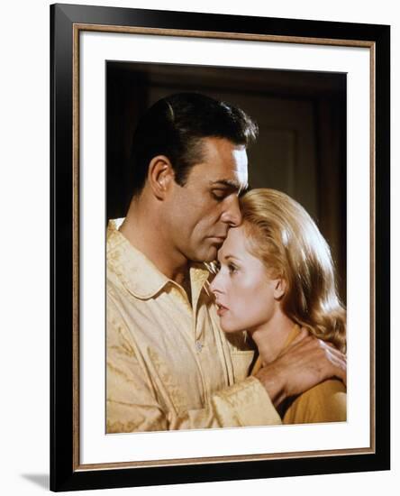 Pas by printemps pour Marnie MARNIE by AlfredHitchcock with Sean Connery and Tippi Hedren en, 1964 -null-Framed Photo