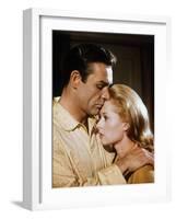 Pas by printemps pour Marnie MARNIE by AlfredHitchcock with Sean Connery and Tippi Hedren en, 1964 -null-Framed Photo