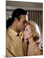 Pas by printemps pour Marnie MARNIE by AlfredHitchcock with Sean Connery and Tippi Hedren en, 1964 -null-Mounted Photo