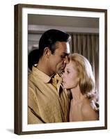 Pas by printemps pour Marnie MARNIE by AlfredHitchcock with Sean Connery and Tippi Hedren en, 1964 -null-Framed Photo