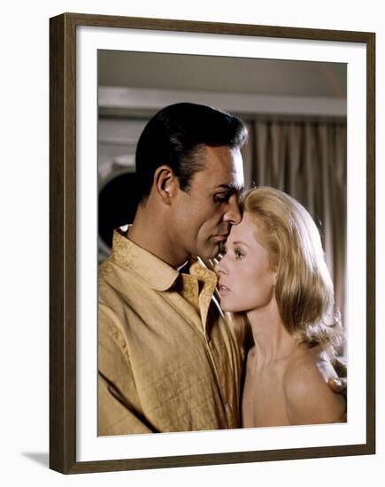 Pas by printemps pour Marnie MARNIE by AlfredHitchcock with Sean Connery and Tippi Hedren en, 1964 -null-Framed Photo