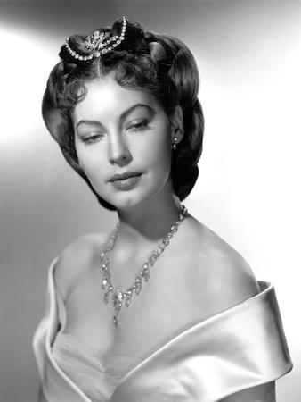 https://imgc.allpostersimages.com/img/posters/passion-fatale-the-great-sinner-by-robertsiodmack-with-ava-gardner-1949-b-w-photo_u-L-Q1C1LQ70.jpg?artPerspective=n