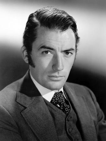 https://imgc.allpostersimages.com/img/posters/passion-fatale-the-great-sinner-by-robertsiodmack-with-gregory-peck-1949-b-w-photo_u-L-Q1C1LHM0.jpg?artPerspective=n