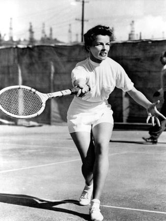 https://imgc.allpostersimages.com/img/posters/pat-and-mike-katharine-hepburn-playing-tennis-on-the-set-1952_u-L-PH5XI60.jpg?artPerspective=n