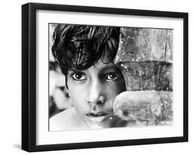 Pather Panchali, Subir Bannerjee, 1955-null-Framed Photo