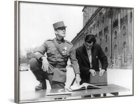 PATHS OF GLORY, 1957 directed by STANLEY KUBRICK On the set, Kirk Douglas (actor/producer) and Stan-null-Framed Photo