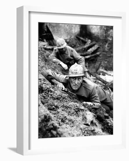 Paths Of Glory, Kirk Douglas, In The Trenches, 1957-null-Framed Photo