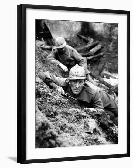 Paths Of Glory, Kirk Douglas, In The Trenches, 1957-null-Framed Photo