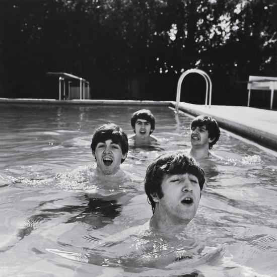Paul McCartney, George Harrison, John Lennon and Ringo Starr Taking a Dip  in a Swimming Pool' Photographic Print | AllPosters.com