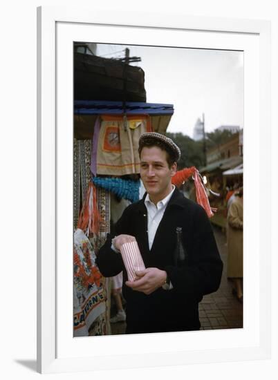 PAUL NEWMAN Snack Time (photo)-null-Framed Photo