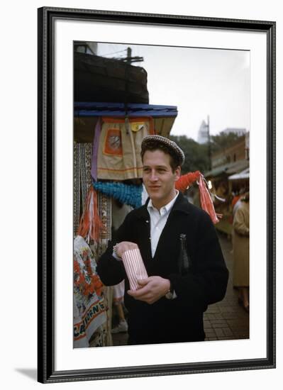 PAUL NEWMAN Snack Time (photo)-null-Framed Photo