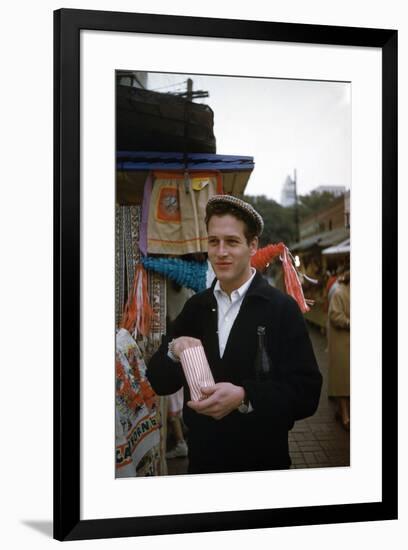 PAUL NEWMAN Snack Time (photo)-null-Framed Photo