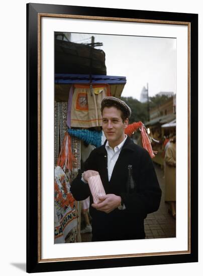 PAUL NEWMAN Snack Time (photo)-null-Framed Photo