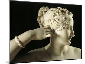 Pauline Borghese as Venus Victrix, 1805-1808-Antonio Canova-Mounted Giclee Print
