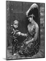 Pearly Queen and Pearly Prince, London, 1926-1927-Hoppe-Mounted Giclee Print