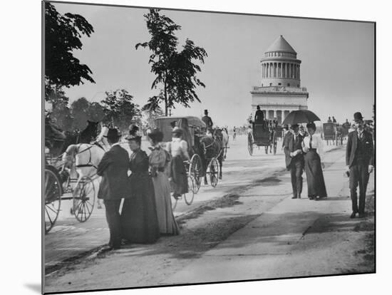 Pedestrians and Wagon Travelers near Grant's Tomb-null-Mounted Photographic Print