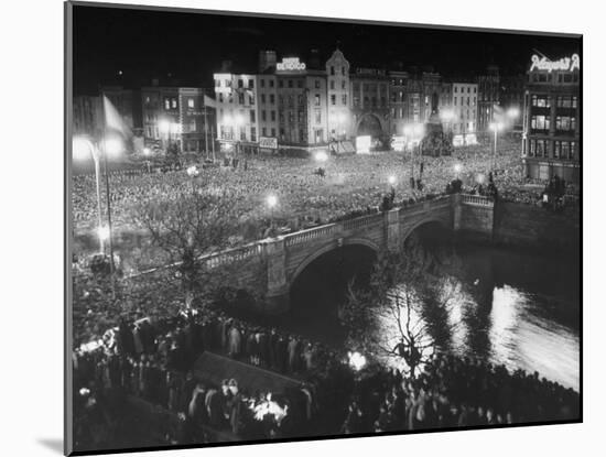 People Celebrating the Independence of Ireland on O'Connell Bridge before Midnight on Easter Sunday-Larry Burrows-Mounted Photographic Print
