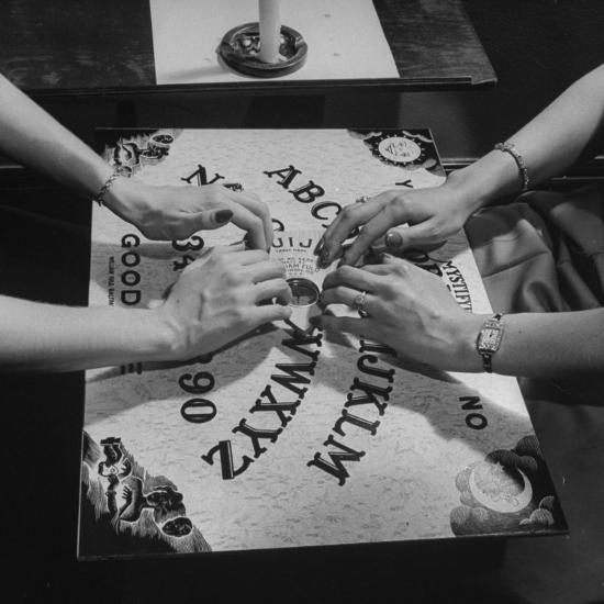 https://imgc.allpostersimages.com/img/posters/people-playing-with-a-ouija-board_u-l-p75xpl0.jpg?artHeight=550&artPerspective=n&artWidth=550&background=ffffff
