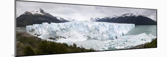 Perito Moreno Glacier on Lago Argentino, El Calafate, Parque Nacional Los Glaciares, UNESCO World H-Stuart Black-Mounted Photographic Print