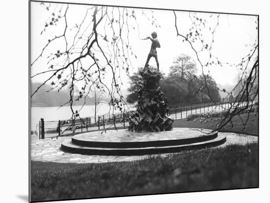 Peter Pan Statue-null-Mounted Photographic Print