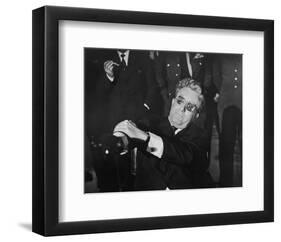 Peter Sellers, Dr. Strangelove or: How I Learned to Stop Worrying and Love the Bomb (1964)-null-Framed Photo