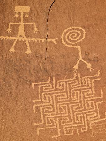 https://imgc.allpostersimages.com/img/posters/petroglyphs-coyote-buttes-wilderness-vermilion-cliffs-national-monument-arizona-usa_u-L-PSLYHO0.jpg?artPerspective=n