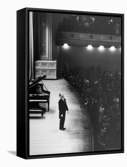 Pianist Vladimir Horowitz Receives Standing Ovation Upon Return to Concert Stage at Carnegie Hall-Alfred Eisenstaedt-Framed Stretched Canvas