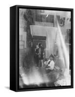 Picasso dans l'atelier du 5 bis rue Schoelcher à Paris-null-Framed Stretched Canvas