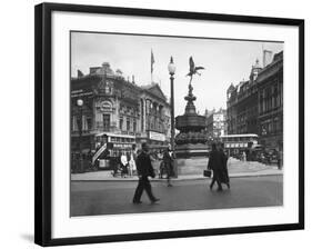 Piccadilly Circus 1930S-null-Framed Photographic Print