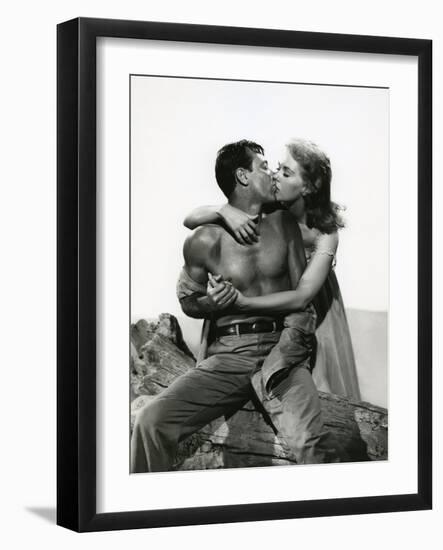 PICNIC, 1956 directed by JOSHUA LOGAN William Holden and Kim Novak (b/w photo)-null-Framed Photo