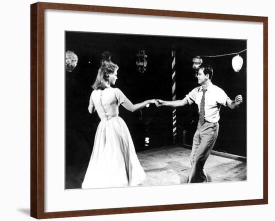 Picnic, Kim Novak, William Holden, 1955-null-Framed Photo