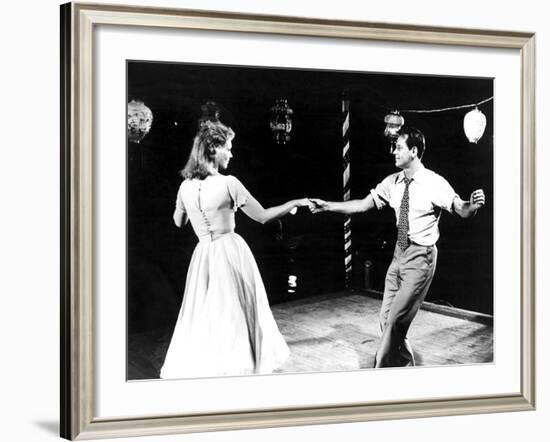 Picnic, Kim Novak, William Holden, 1955-null-Framed Photo