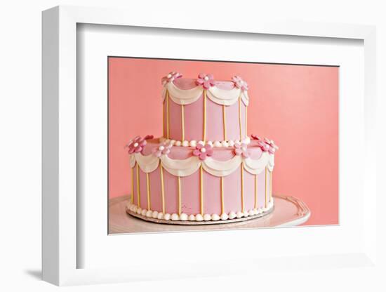 Pink Wedding Cake-Hannamariah-Framed Photographic Print