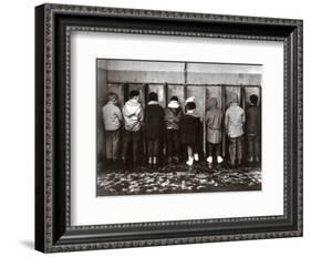 Pipi Pigeon-Robert Doisneau-Framed Art Print