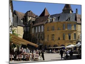 Place De La Liberte in the Old Town, Sarlat, Dordogne, France, Europe-Peter Richardson-Mounted Photographic Print