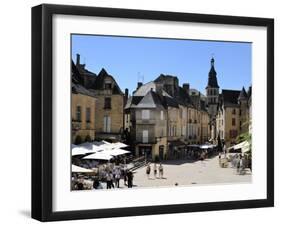 Place De La Liberte in the Old Town, Sarlat, Dordogne, France, Europe-Peter Richardson-Framed Premium Photographic Print