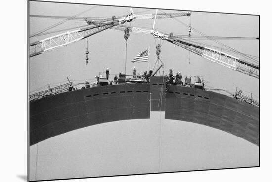 Placing Keystone into Gateway Arch in St. Louis-null-Mounted Photographic Print